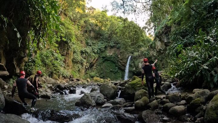 Waterfall Climbing without Ropes in Lomba de Sao Pedro, 3-Hour Small Group (4/11)