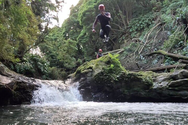 Waterfall Climbing without Ropes in Lomba de Sao Pedro, 3-Hour Small Group (1/11)