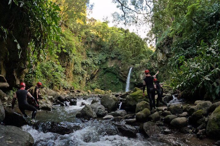 Waterfall Climbing without Ropes in Lomba de Sao Pedro, 3-Hour Small Group (4/11)