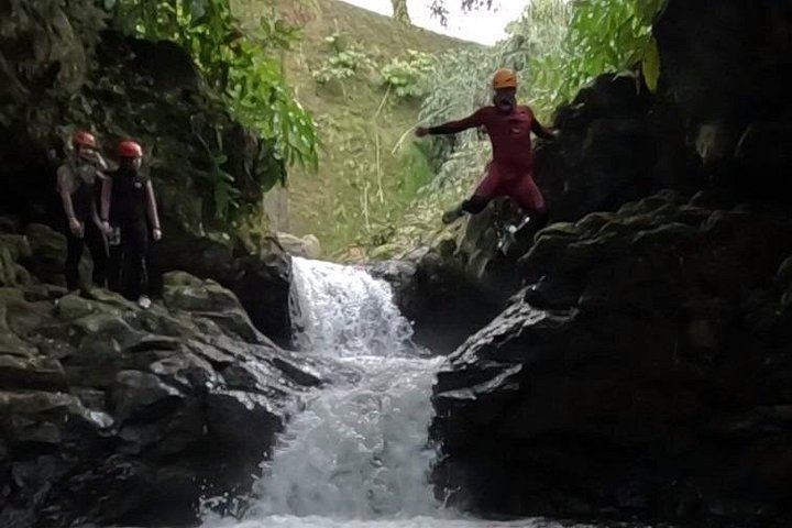 Waterfall Climbing without Ropes in Lomba de Sao Pedro, 3-Hour Small Group (7/11)