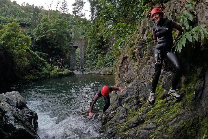 Waterfall Climbing without Ropes in Lomba de Sao Pedro, 3-Hour Small Group (5/11)