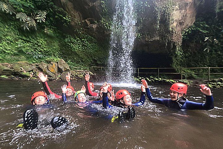 Waterfall Climbing without Ropes in Lomba de Sao Pedro, 3-Hour Small Group (8/11)