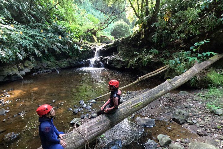 Waterfall Climbing without Ropes in Lomba de Sao Pedro, 3-Hour Small Group (11/11)