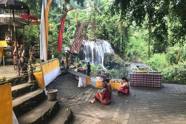 Beji Griya Waterfall Holy Bath Ceremony Near Ubud With Guide and Hotel Pickup (9/12)