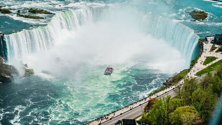 Gray Line Half-Day Niagara Falls Tour: Boat Cruise, Parkway Drive and Maple Tasting (1/6)
