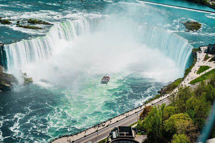 Gray Line Half-Day Niagara Falls Tour: Boat Cruise, Parkway Drive and Maple Tasting (1/6)
