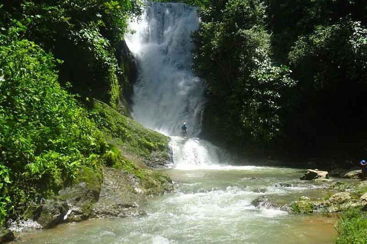 Los Campesinos Reserve Waterfalls and 127-Meter Hanging Bridge near Manuel Antonio (1/12)