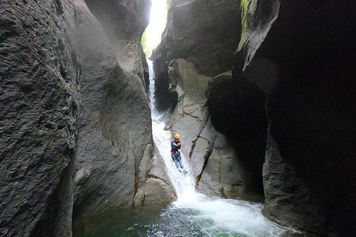 Small-Group Canyoning in Dominica with a Qualified Guide, Beginners to Athletes (5/12)