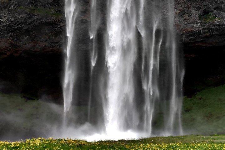 Private Guided South Coast Tour: Jokulsarlon, Diamond Beach, Dyrholaey and Vik Church View (4/10)