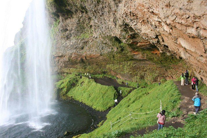 South Coast Day Tour with Volcano Commentary, Skógafoss and Reynisfjara Black Beach (5/12)