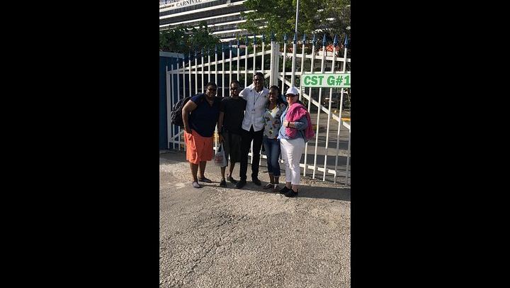 Dunn's River Falls Day Tour with Entrance Fees, Columbus Park and Pier Pickup (1/12)