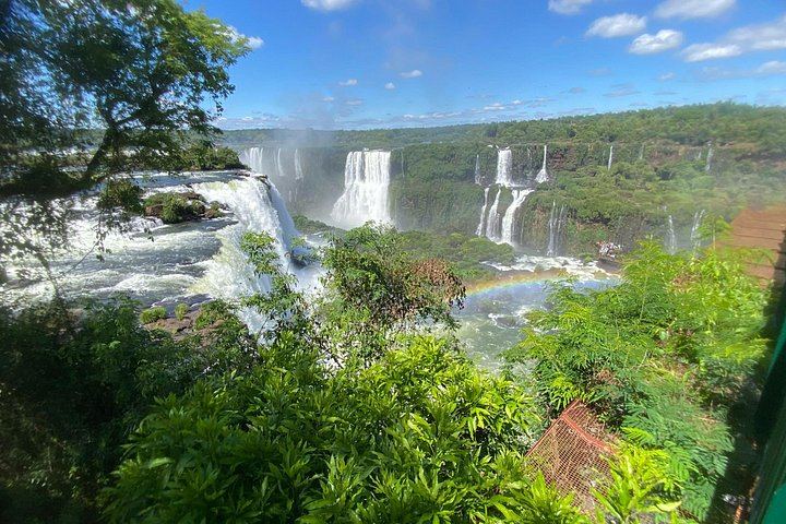 Iguazu Falls Shared Day Tour with Hotel Pickup, Tourism Corridor and Fast-Track Entry (9/12)