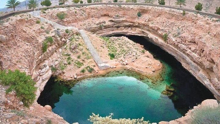 2-Day Private Wadi Shab Trip from Muscat with Tiwi Overnight and Morning Fishing Boat (4/12)