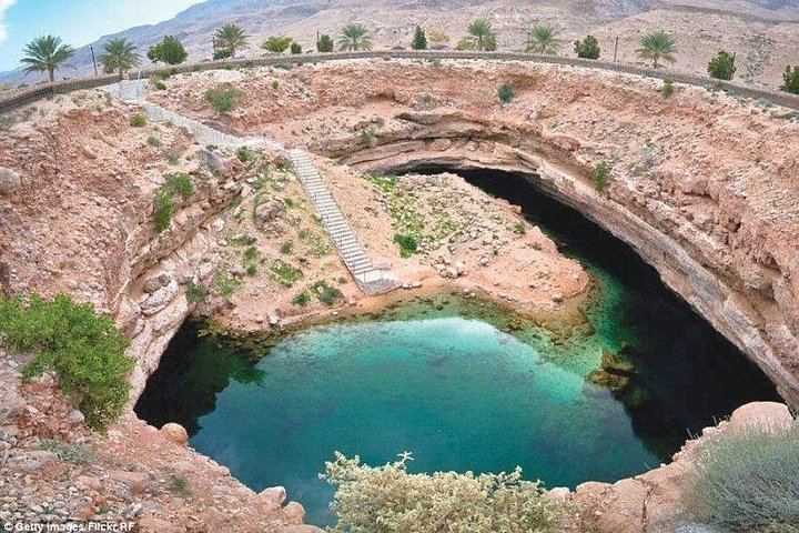 2-Day Private Wadi Shab Trip from Muscat with Tiwi Overnight and Morning Fishing Boat (4/12)