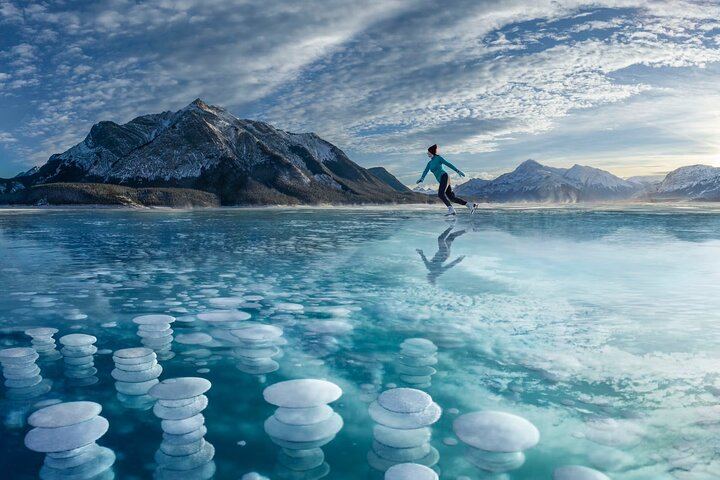 Small-Group Icefields Parkway Day Trip: Athabasca Falls and Abraham Lake Ice Bubbles (2/12)