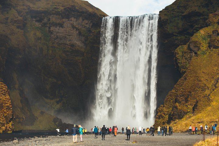 Reykjavik Day Tour to Seljalandsfoss, Skógafoss, Reynisfjara and Sólheimajökull Glacier (11/12)