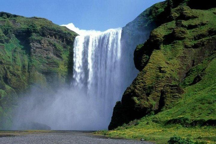 South Coast Day Tour with Volcano Commentary, Skógafoss and Reynisfjara Black Beach (8/12)