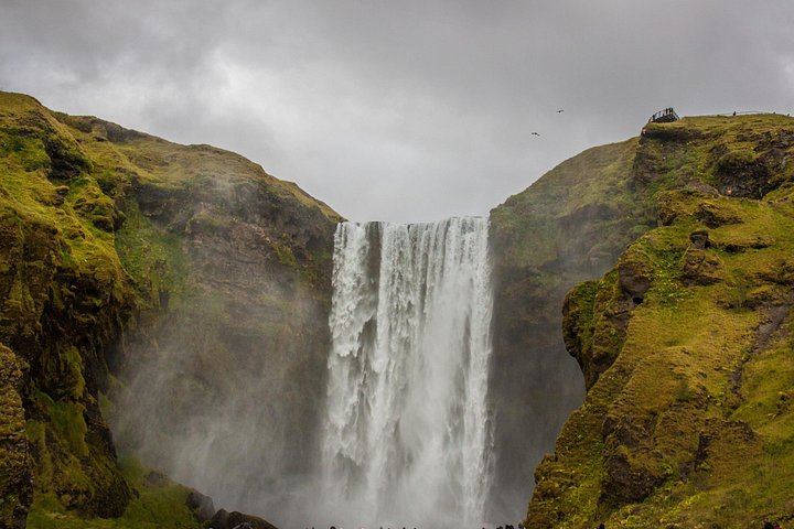 Italian-Guided South Coast Day Tour to Vík with Kvernufoss and Dyrhólaey Arch (1/7)
