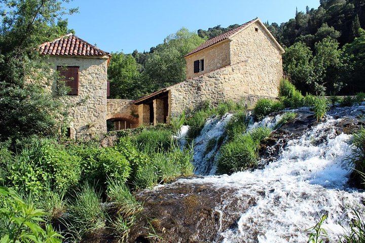 Krka Waterfalls and Primosten Day Trip from Split or Trogir with South Tours (2/12)