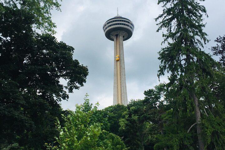 Niagara Falls Coach Day Tour from Toronto with Floral Clock and Parkway Drive (9/12)