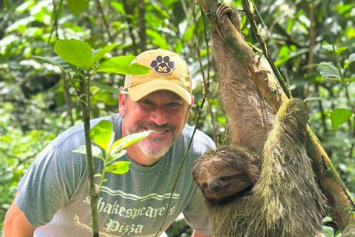 Sloth Watching, Miravalles Hot Springs, Mud Bath and Waterfall Viewing with Lunch (4/12)