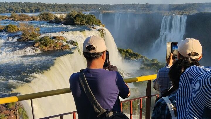 Small Group Iguazu Falls Day Tour, Argentina and Brazil Sides with Guide (2/12)