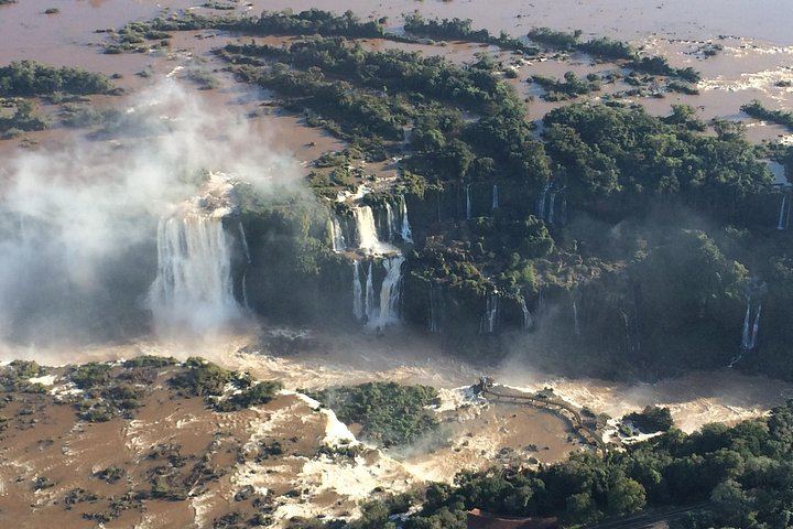 Helicopter Flight over Iguassu Falls with Hotel Pickup from Foz do Iguacu or Puerto Iguazu (5/12)