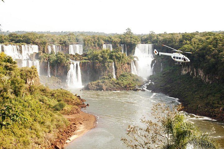 Helicopter Flight over Iguassu Falls with Hotel Pickup from Foz do Iguacu or Puerto Iguazu (9/12)