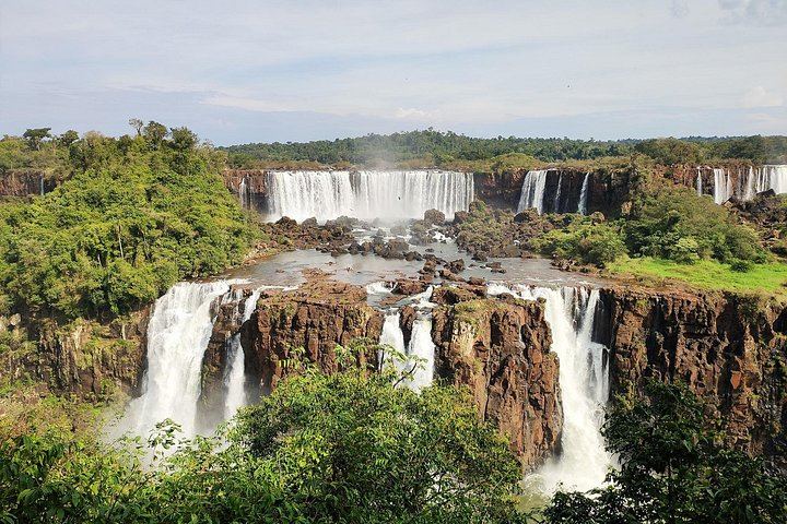 Helicopter Flight over Iguassu Falls with Hotel Pickup from Foz do Iguacu or Puerto Iguazu (11/12)