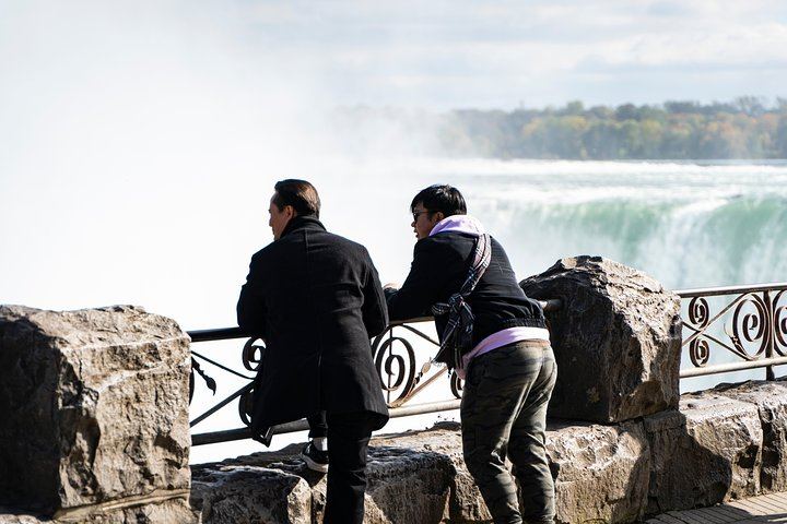 Niagara Falls and Niagara-on-the-Lake Guided Day Tour from Toronto with Boat Ride (4/12)
