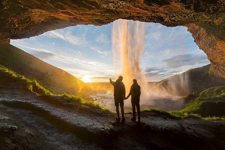 South Coast Day Tour with Free Time in Vik, Glacier Viewing and Seljalandsfoss (4/12)