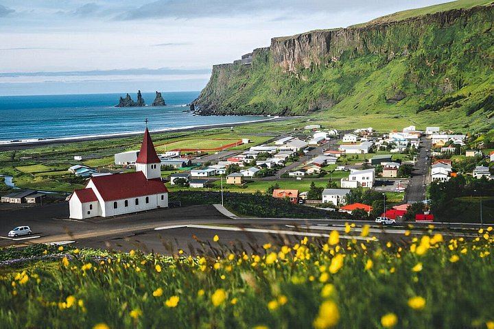 South Coast Day Tour with Free Time in Vik, Glacier Viewing and Seljalandsfoss (2/12)