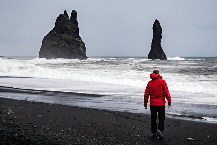 South Coast Day Tour with Free Time in Vik, Glacier Viewing and Seljalandsfoss (3/12)
