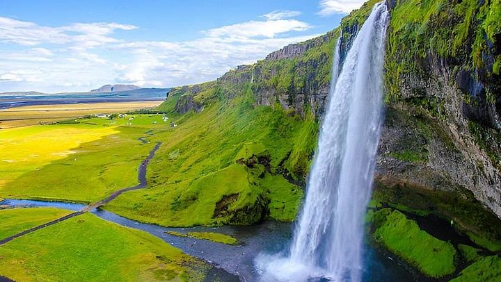South Coast Day Tour with Free Time in Vik, Glacier Viewing and Seljalandsfoss (1/12)