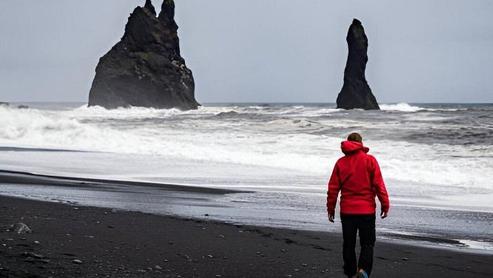 South Coast Day Tour with Free Time in Vik, Glacier Viewing and Seljalandsfoss (3/12)
