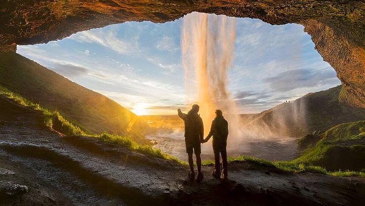 South Coast Day Tour with Free Time in Vik, Glacier Viewing and Seljalandsfoss (4/12)
