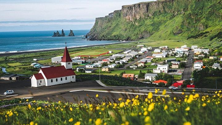 South Coast Day Tour with Free Time in Vik, Glacier Viewing and Seljalandsfoss (2/12)