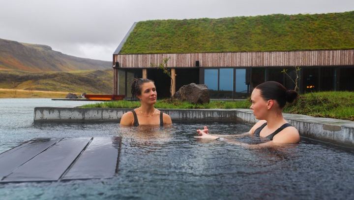South Coast Waterfalls and Reykjaböð Hot Springs Day Tour with Entry and Towel (2/12)