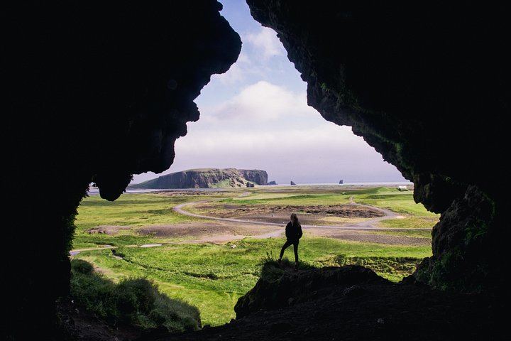 Local Guide South Coast Tour from Hvolsvöllur: Seljalandsfoss, Skógafoss and Vík (4/11)