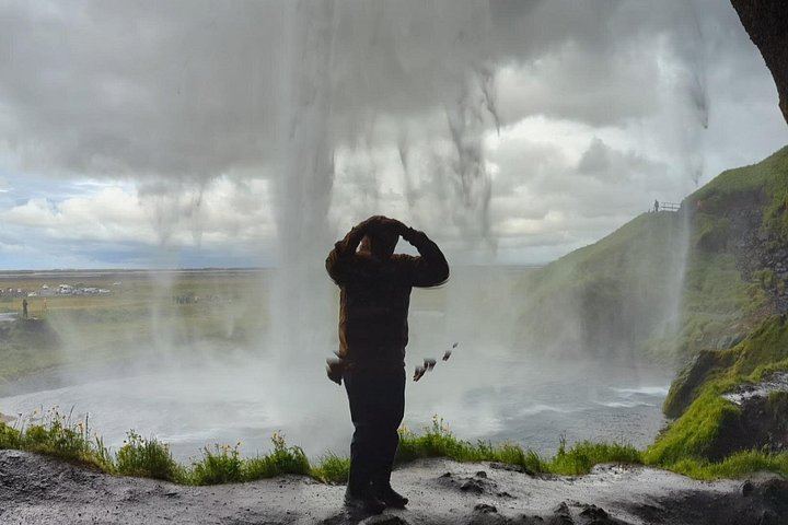 Local Guide South Coast Tour from Hvolsvöllur: Seljalandsfoss, Skógafoss and Vík (2/11)