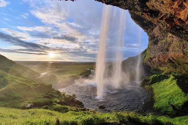 Private Full-Day South Coast Tour from Reykjavik with Gljufrabui and Dyrholaey