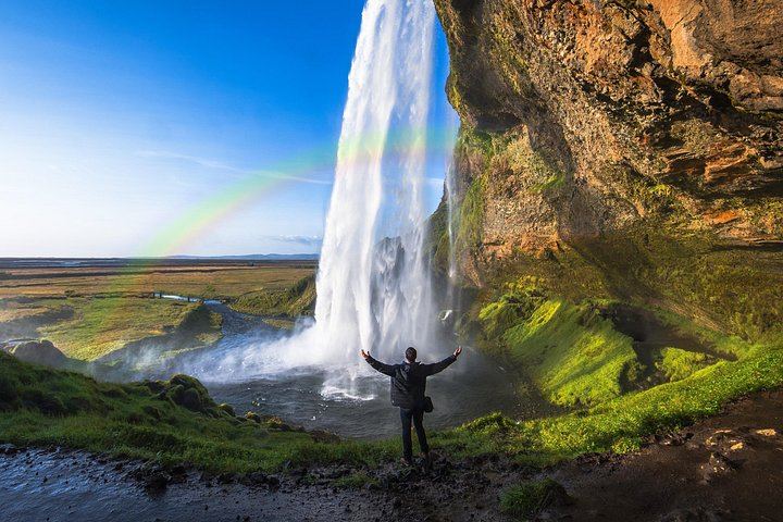 South Shore Adventure: Reynisdrangar Sea Stacks, Skogafoss and Seljalandsfoss (7/12)