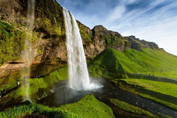 South Shore Adventure: Reynisdrangar Sea Stacks, Skogafoss and Seljalandsfoss (6/12)