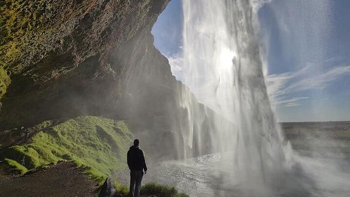 10-Hour Seljalandsfoss, Skogafoss and Black Beach Small-Group Day Tour (1/12)