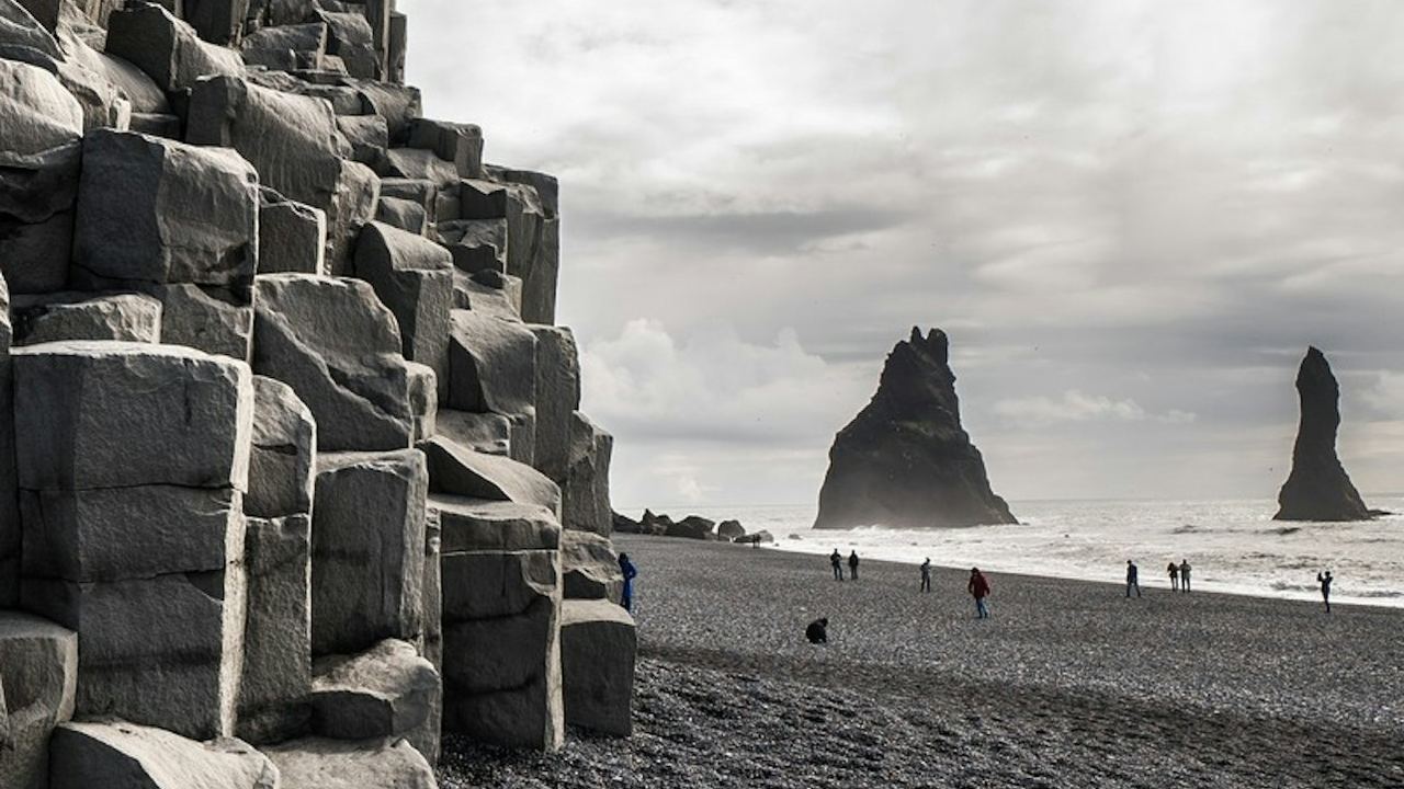 Guided South Coast Day Trip: Waterfalls, Sólheimajökull Glacier and Reynisfjara Beach (3/5)