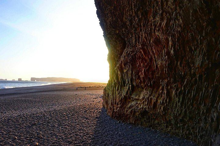 South Coast Day Tour with Volcano Commentary, Skógafoss and Reynisfjara Black Beach (12/12)