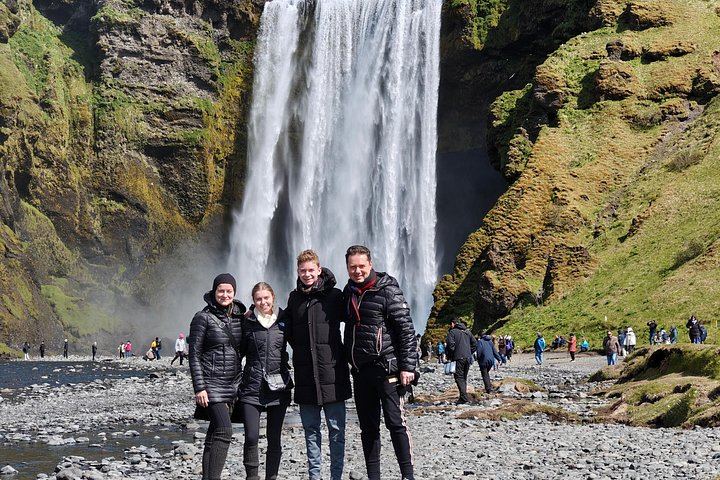 Private South Coast Day Tour to Jokulsarlon Glacier Lagoon and Diamond Beach (1/12)