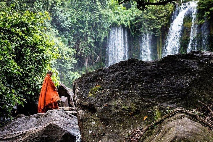 Phnom Kulen Waterfall Shared Day Tour with 1000 Lingas and Picnic Lunch (10/12)