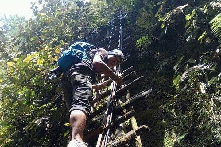 Two-Day Surabaya Tour to Tumpak Sewu Falls and Bromo with Cemara Lawang Stay (2/7)