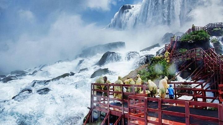 Niagara Falls Daredevil History Walk: Maid of the Mist and Timed Cave of the Winds (3/12)